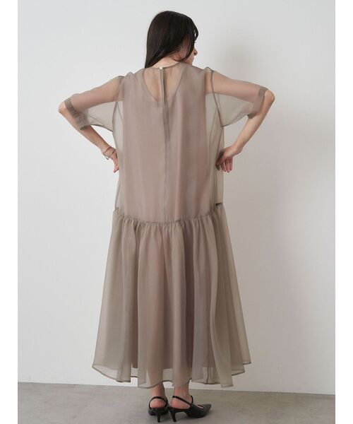 ELENDEEK（エレンディーク）の「シアーレイヤードカットワンピース（ワンピース・レディース・ブラック/ネイビー/ベージュ・01/02）」の6枚目の写真