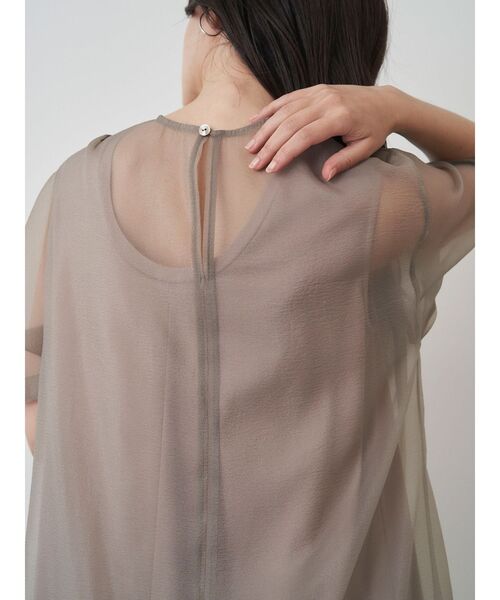 ELENDEEK（エレンディーク）の「シアーレイヤードカットワンピース（ワンピース・レディース・ブラック/ネイビー/ベージュ・01/02）」の9枚目の写真