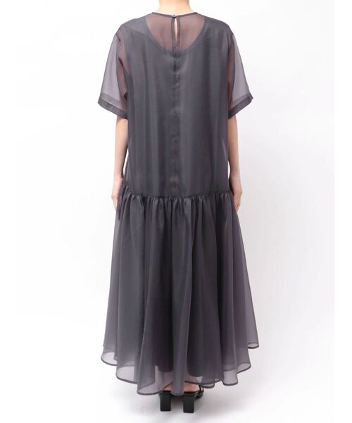 ELENDEEK（エレンディーク）の「シアーレイヤードカットワンピース（ワンピース・レディース・ブラック/ネイビー/ベージュ・01/02）」の17枚目の写真