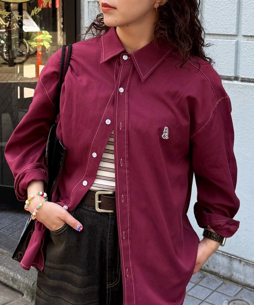 DOUBLE NAME（ダブルネーム）の「【m:rex】ミニ恐竜ワッペンオックスシャツ（シャツ/ブラウス・レディース・ネイビー/ボルドー/オフホワイト・FREE）」の4枚目の写真