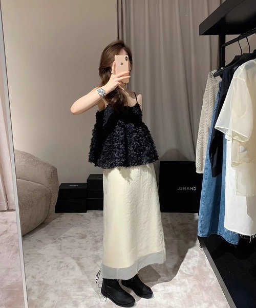 gossip!ロサンゼルス(ゴシップロサンゼルス)の「Flower エンボス キャミソール 【Y2Kガーリー】(キャミソール・レディース・オフホワイト・FREE)」の3枚目の写真