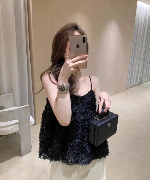 gossip!ロサンゼルス(ゴシップロサンゼルス)の「Flower エンボス キャミソール 【Y2Kガーリー】(キャミソール・レディース・オフホワイト・FREE)」の5枚目の写真