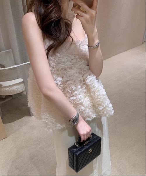 gossip!ロサンゼルス(ゴシップロサンゼルス)の「Flower エンボス キャミソール 【Y2Kガーリー】(キャミソール・レディース・オフホワイト・FREE)」の10枚目の写真