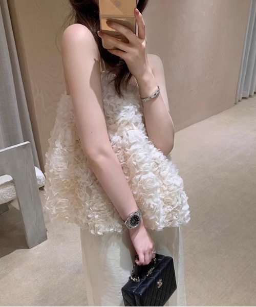 gossip!ロサンゼルス(ゴシップロサンゼルス)の「Flower エンボス キャミソール 【Y2Kガーリー】(キャミソール・レディース・オフホワイト・FREE)」の12枚目の写真