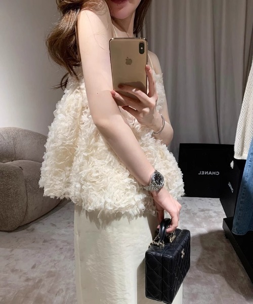gossip!ロサンゼルス(ゴシップロサンゼルス)の「Flower エンボス キャミソール 【Y2Kガーリー】(キャミソール・レディース・オフホワイト・FREE)」の19枚目の写真