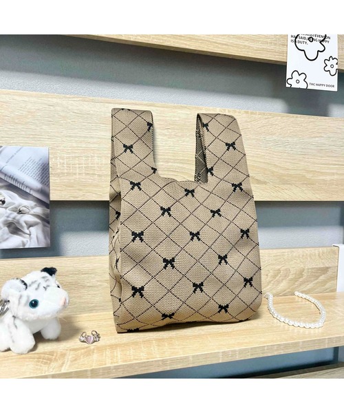 tone(トーン)の「【88eighty-eight】レトロリボン柄ミニニットハンドバッグ【import】(MA)(ハンドバッグ・レディース・ブラウン系その他/ベージュ・FREE)」の3枚目の写真