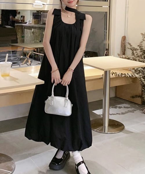 a lot of love(ア ロット オブ ラブ)の「プリーテッドネックライン 裾バルーンワンピース(ワンピース・レディース・ブラック/ブルー・FREE)」の1枚目の写真
