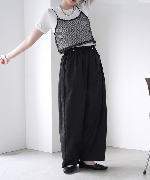 Yeoun(ヨウン)の「タフタウエストドローコードコクーンパンツ(その他パンツ・レディース・ブラック・M)」の4枚目の写真