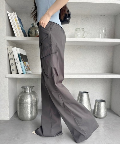 TREOVER(トレオーバー)の「【綺麗めスタイルにも大活躍】 ルーズシルエットカーゴパンツ(カーゴパンツ・レディース・チャコールグレー・MEDIUM/LARGE)」の3枚目の写真