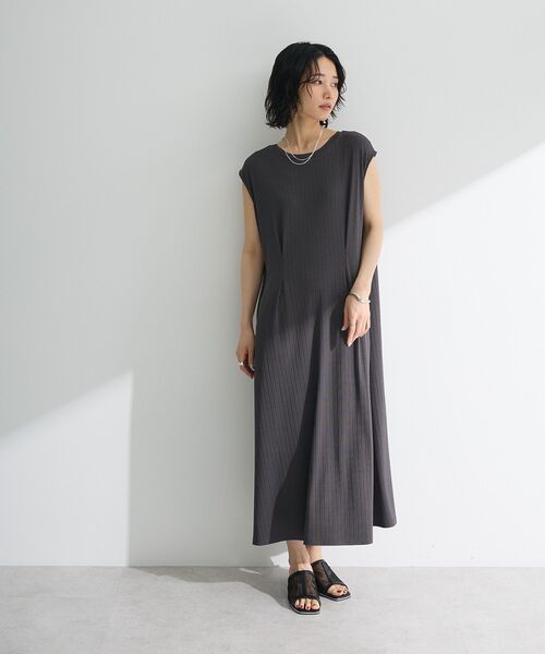 Green Parks(グリーンパークス)の「前後2WAYウエストタックワンピース(ワンピース・レディース・レッド/ブラック/チャコールグレー・FREE)」の1枚目の写真