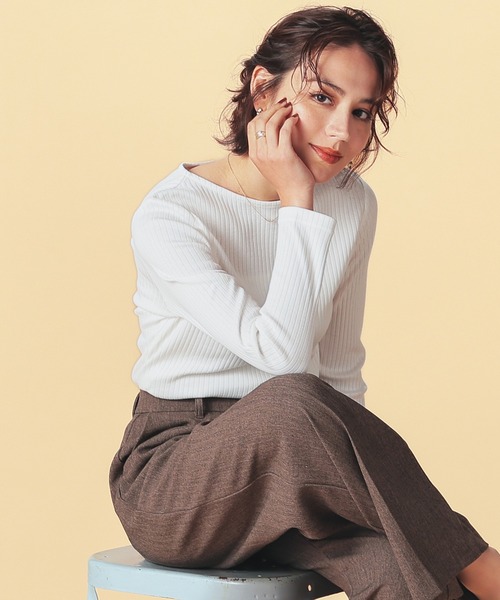 GLACIER lusso（グラシアルッソ）の「ボートネックトップス（Tシャツ/カットソー・レディース・ダークブルー/ブラック/アイボリー/ボルドー/キャメル・S/M/LL/L）」の2枚目の写真