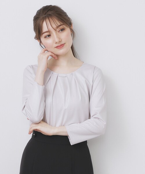 index(インデックス)の「《S-3Lサイズ》タックビジュートップス【洗濯機洗い可】(Tシャツ/カットソー・レディース・オフホワイト/ナチュラル/サックスブルー・36/38/40/42/44)」の2枚目の写真
