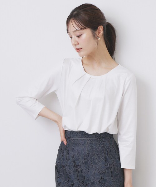 index(インデックス)の「《S-3Lサイズ》タックビジュートップス【洗濯機洗い可】(Tシャツ/カットソー・レディース・オフホワイト/ナチュラル/サックスブルー・36/38/40/42/44)」の4枚目の写真
