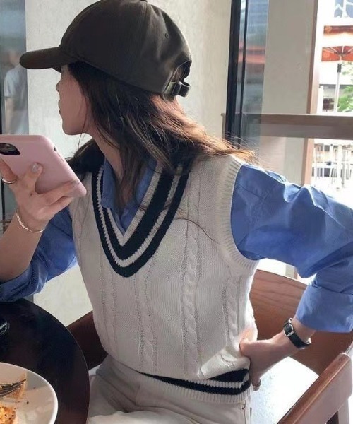 SHEPP(シープ)の「ケーブルライン Vネックベスト(ベスト・レディース・ブラック/グレー/ホワイト・F)」の22枚目の写真