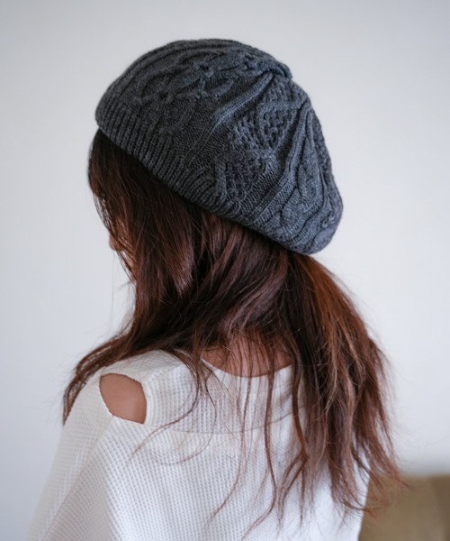 Ruben（ルーベン）の「CABLE KNIT BERET/ケーブル編み ニットベレー帽（ハンチング/ベレー帽・レディース・ブラック/アイボリー/グレー・FREE）」の11枚目の写真