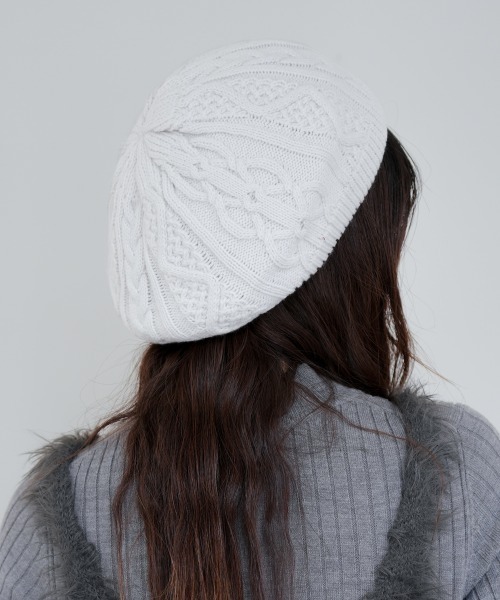 Ruben（ルーベン）の「CABLE KNIT BERET/ケーブル編み ニットベレー帽（ハンチング/ベレー帽・レディース・ブラック/アイボリー/グレー・FREE）」の6枚目の写真