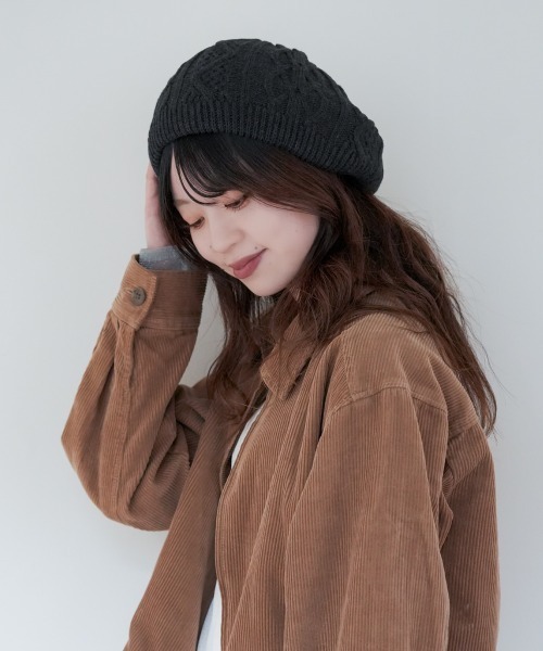 Ruben（ルーベン）の「CABLE KNIT BERET/ケーブル編み ニットベレー帽（ハンチング/ベレー帽・レディース・ブラック/アイボリー/グレー・FREE）」の22枚目の写真