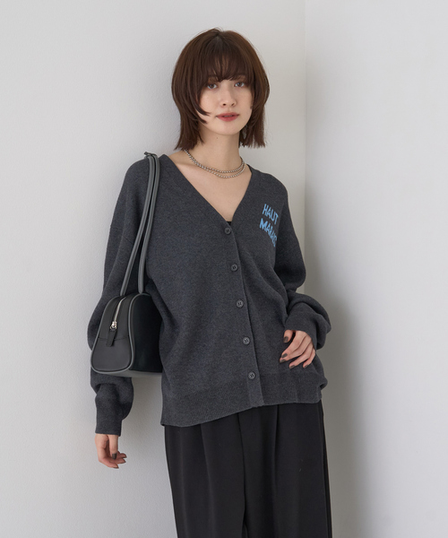 Rouge vif Anna(ルージュヴィフアンナ)の「ロゴニットカーディガン(カーディガン/ボレロ・レディース・ブラウン/チャコールグレー・フリー)」の8枚目の写真