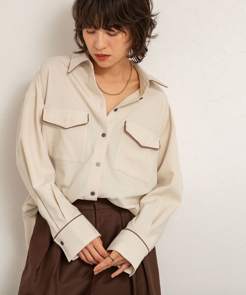 NOLLEY’S(ノーリーズ)の「【MAQWEL/マクウェル】パイピングシャツ(シャツ/ブラウス・レディース・アイボリー/ダークブラウン・FREE)」の1枚目の写真