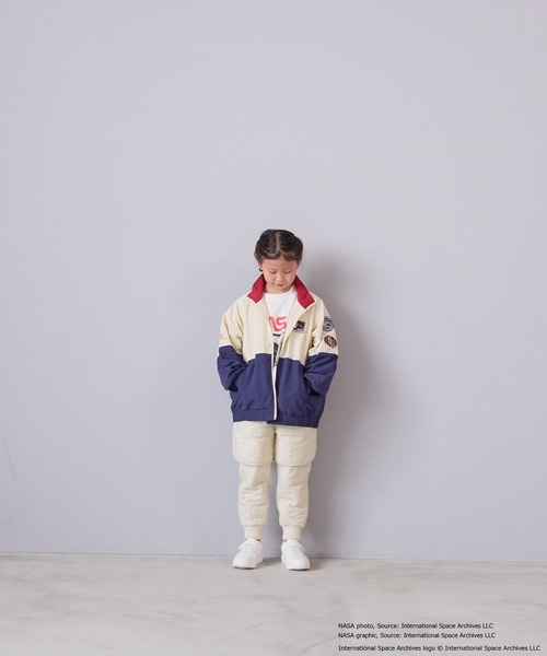 LOWRYS FARM(ローリーズファーム)の「NASAナイロンブルゾン 593057(ブルゾン・キッズ・アイボリー/ブラック・110cm/150cm/130cm)」の3枚目の写真
