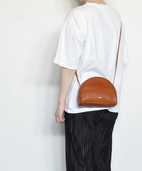 blancle(ブランクレ)の「blancle SMOOTH HALF CIRCL SH(ショルダーバッグ・レディース・タン/ピンク/ブラック・FREE)」の6枚目の写真