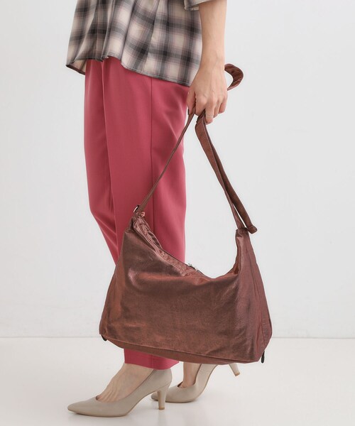 SHOO・LA・RUE（シューラルー）の「サイドドロストショルダーバッグ（ショルダーバッグ・レディース・グレー/シルバー/ブラック/ブロンズ・00）」の7枚目の写真