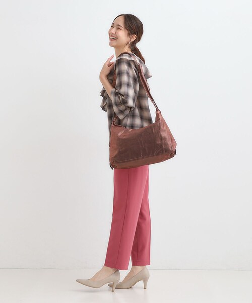 SHOO・LA・RUE（シューラルー）の「サイドドロストショルダーバッグ（ショルダーバッグ・レディース・グレー/シルバー/ブラック/ブロンズ・00）」の8枚目の写真