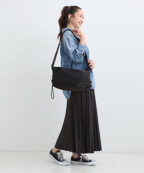 SHOO・LA・RUE（シューラルー）の「サイドドロストショルダーバッグ（ショルダーバッグ・レディース・グレー/シルバー/ブラック/ブロンズ・00）」の12枚目の写真