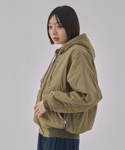 Russell Athletic(ラッセルアスレティック)の「【Unblend】RUSSELL ATHLETIC / ラッセル アスレティック フード付きナイロン中綿ジャケット(ナイロンジャケット・レディース・ブラック/カーキ/イエロー・L/S)」の17枚目の写真