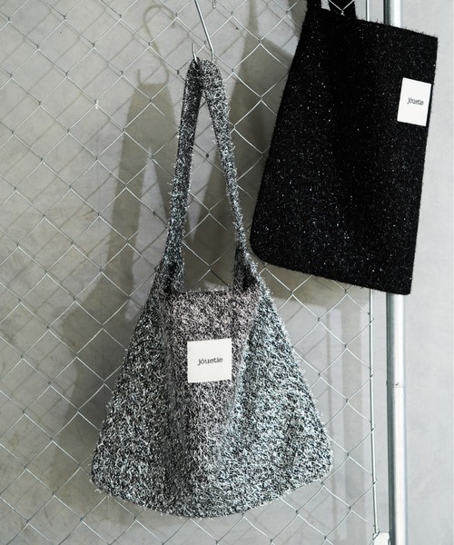 jouetie(ジュエティ)の「【jouetie / ジュエティ】 メタリックモールヤーン ビッグショルダーバッグ(ショルダーバッグ・レディース・ブラック/ゴールド/シルバー・FREE)」の2枚目の写真