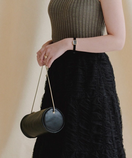 anuans（アニュアンス）の「ミニマルシリンダーバッグ（ショルダーバッグ・レディース・ブラック/ブラウン/バーガンディー・FREE）」の2枚目の写真