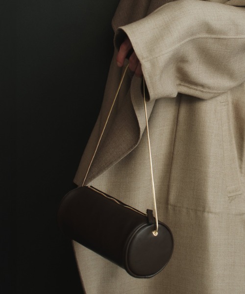 anuans（アニュアンス）の「ミニマルシリンダーバッグ（ショルダーバッグ・レディース・ブラック/ブラウン/バーガンディー・FREE）」の15枚目の写真