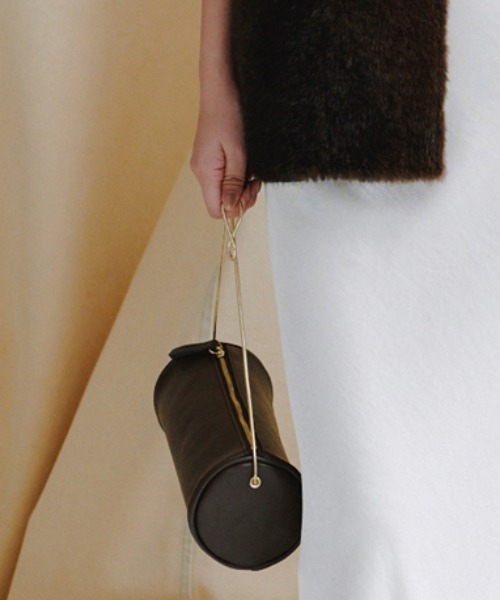 anuans（アニュアンス）の「ミニマルシリンダーバッグ（ショルダーバッグ・レディース・ブラック/ブラウン/バーガンディー・FREE）」の12枚目の写真