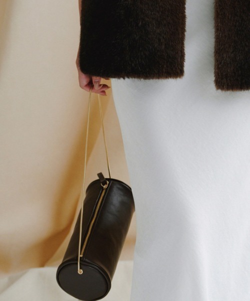 anuans（アニュアンス）の「ミニマルシリンダーバッグ（ショルダーバッグ・レディース・ブラック/ブラウン/バーガンディー・FREE）」の5枚目の写真