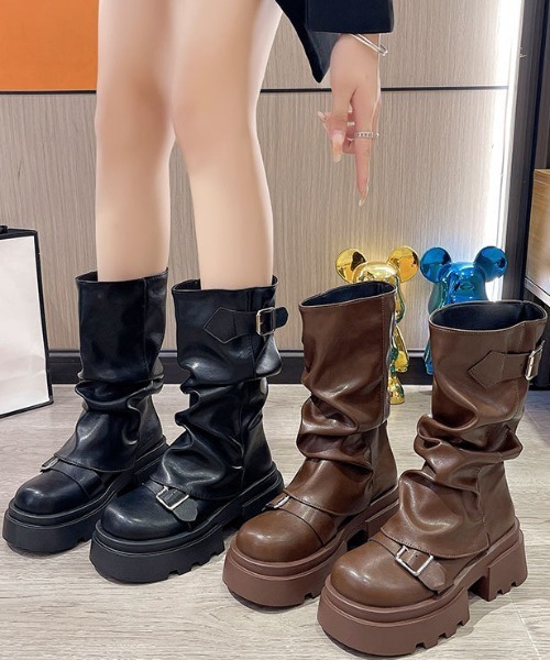 Mejoul（メジュール）の「バックル付き ルーズシルエット厚底ボリュームソール エンジニアブーツ（ブーツ・レディース・ブラウン/ブラック・L/M）」の10枚目の写真