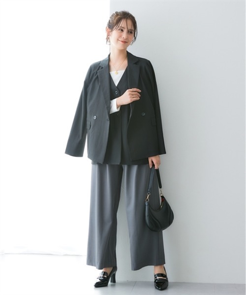 7days Life Styling（セブンデイズライフスタイリング）の「【UVカット/速乾】タテヨコストレッチ落ち感ドレープ素材ツータックワイドパンツ（スラックス・レディース・ブラック/グレー・LL/3L/M/L）」の21枚目の写真