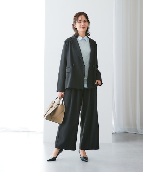 7days Life Styling（セブンデイズライフスタイリング）の「【UVカット/速乾】タテヨコストレッチ落ち感ドレープ素材ツータックワイドパンツ（スラックス・レディース・ブラック/グレー・LL/3L/M/L）」の4枚目の写真