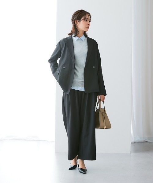 7days Life Styling（セブンデイズライフスタイリング）の「【UVカット/速乾】タテヨコストレッチ落ち感ドレープ素材ツータックワイドパンツ（スラックス・レディース・ブラック/グレー・LL/3L/M/L）」の6枚目の写真