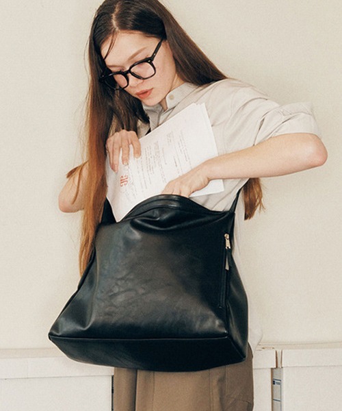 【美品】バリー モンバサ型 ワンショルダーバッグ ブラック A4収納可 レザー 女性作家考案のショルダーバッグ ｜ A4収納革鞄｜ jb-58 – Japlish