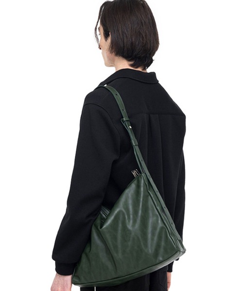 florist（フローリスト）の「【A4収納】 2WAY レザータッチワンショルダーバッグ/ クロスボディバッグ（ショルダーバッグ・レディース・ブラック/グリーン・FREE）」の7枚目の写真