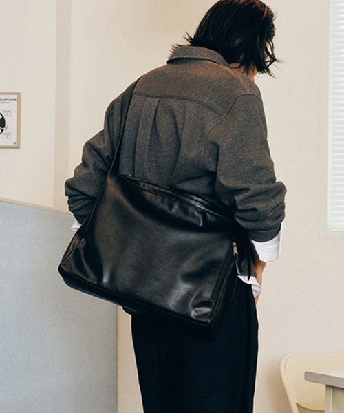 florist（フローリスト）の「【A4収納】 2WAY レザータッチワンショルダーバッグ/ クロスボディバッグ（ショルダーバッグ・レディース・ブラック/グリーン・FREE）」の11枚目の写真