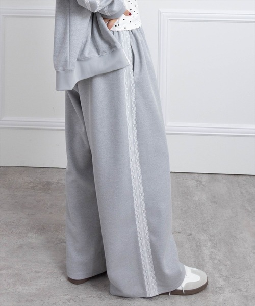 clear（クリア）の「【低身長用サイズ有】サイドレースライントラックパンツ[着回し力抜群 ガーリー カジュアル]（その他パンツ・レディース・ブラック/グレー・PF/F）」の2枚目の写真