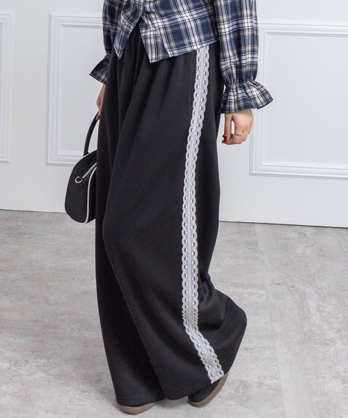 clear（クリア）の「【低身長用サイズ有】サイドレースライントラックパンツ[着回し力抜群 ガーリー カジュアル]（その他パンツ・レディース・ブラック/グレー・PF/F）」の11枚目の写真