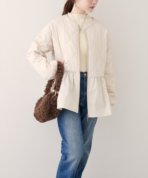 natural couture（ナチュラルクチュール）の「キルティングペプラムジャケット（ノーカラージャケット・レディース・チャコールグレー/ブラック/アイボリー・FREE）」の8枚目の写真