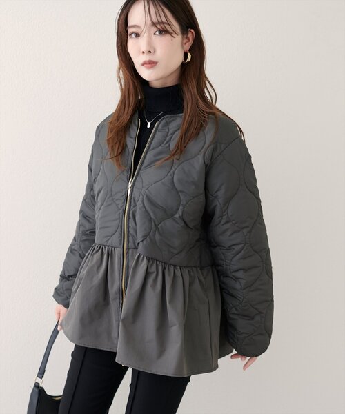 natural couture（ナチュラルクチュール）の「キルティングペプラムジャケット（ノーカラージャケット・レディース・チャコールグレー/ブラック/アイボリー・FREE）」の13枚目の写真