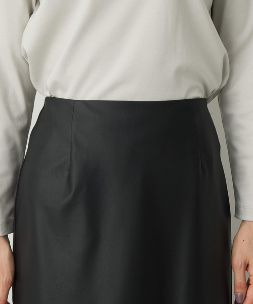 A/C DESIGN BY ALPHA CUBIC(エーシーデザインバイアルファキュービック)の「フェイクレザーロングスカート【撥水・ウエストゴム仕様】(スカート・レディース・ブラック・61/64/67)」の7枚目の写真