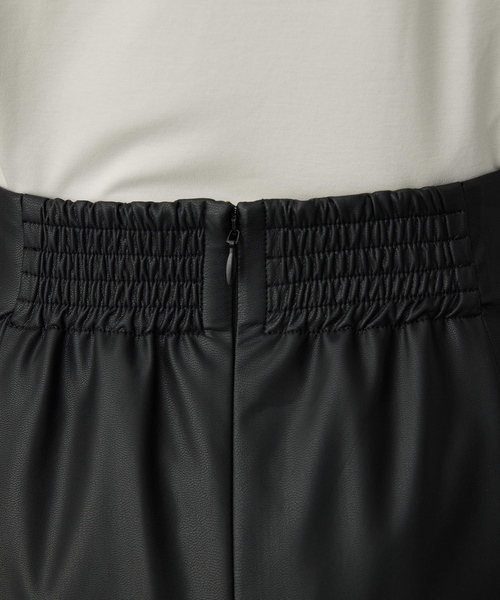 A/C DESIGN BY ALPHA CUBIC(エーシーデザインバイアルファキュービック)の「フェイクレザーロングスカート【撥水・ウエストゴム仕様】(スカート・レディース・ブラック・61/64/67)」の9枚目の写真