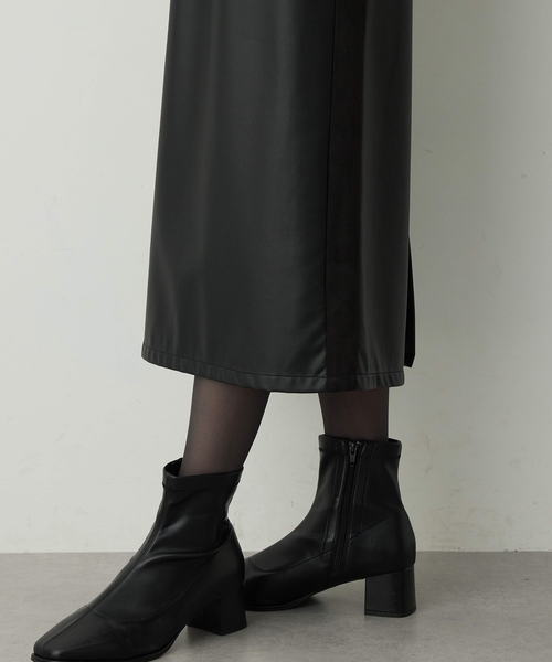 A/C DESIGN BY ALPHA CUBIC(エーシーデザインバイアルファキュービック)の「フェイクレザーロングスカート【撥水・ウエストゴム仕様】(スカート・レディース・ブラック・61/64/67)」の10枚目の写真