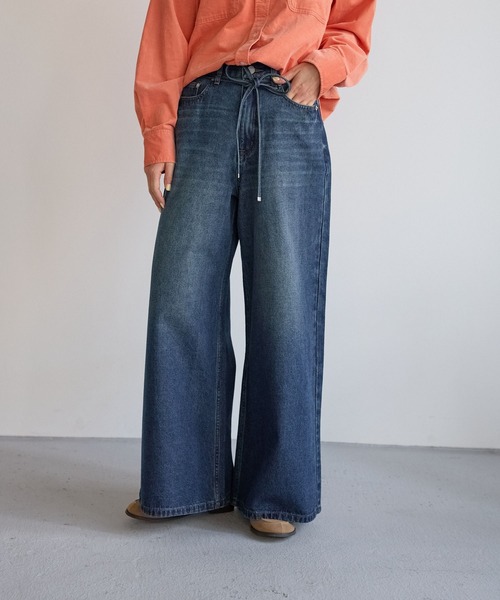 BAYFLOW(ベイフロー)の「ベルテッドバギーデニム(デニムパンツ・レディース・インディゴブルー/サックスブルー・SMALL/MEDIUM)」の2枚目の写真