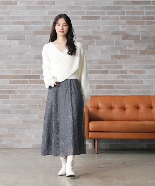 TRUDEA(トルディア)の「フラワー刺繍レースフレアスカート(スカート・レディース・ライトグレー/ベージュ/ブラック・SMALL/MEDIUM)」の2枚目の写真